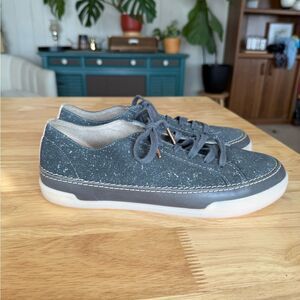Clarks Dark Gray Speckled Sneakers